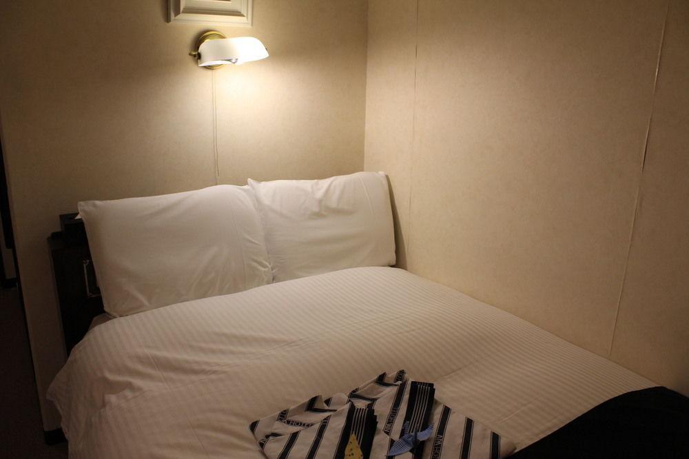 鱼津门通站前酒店 4*