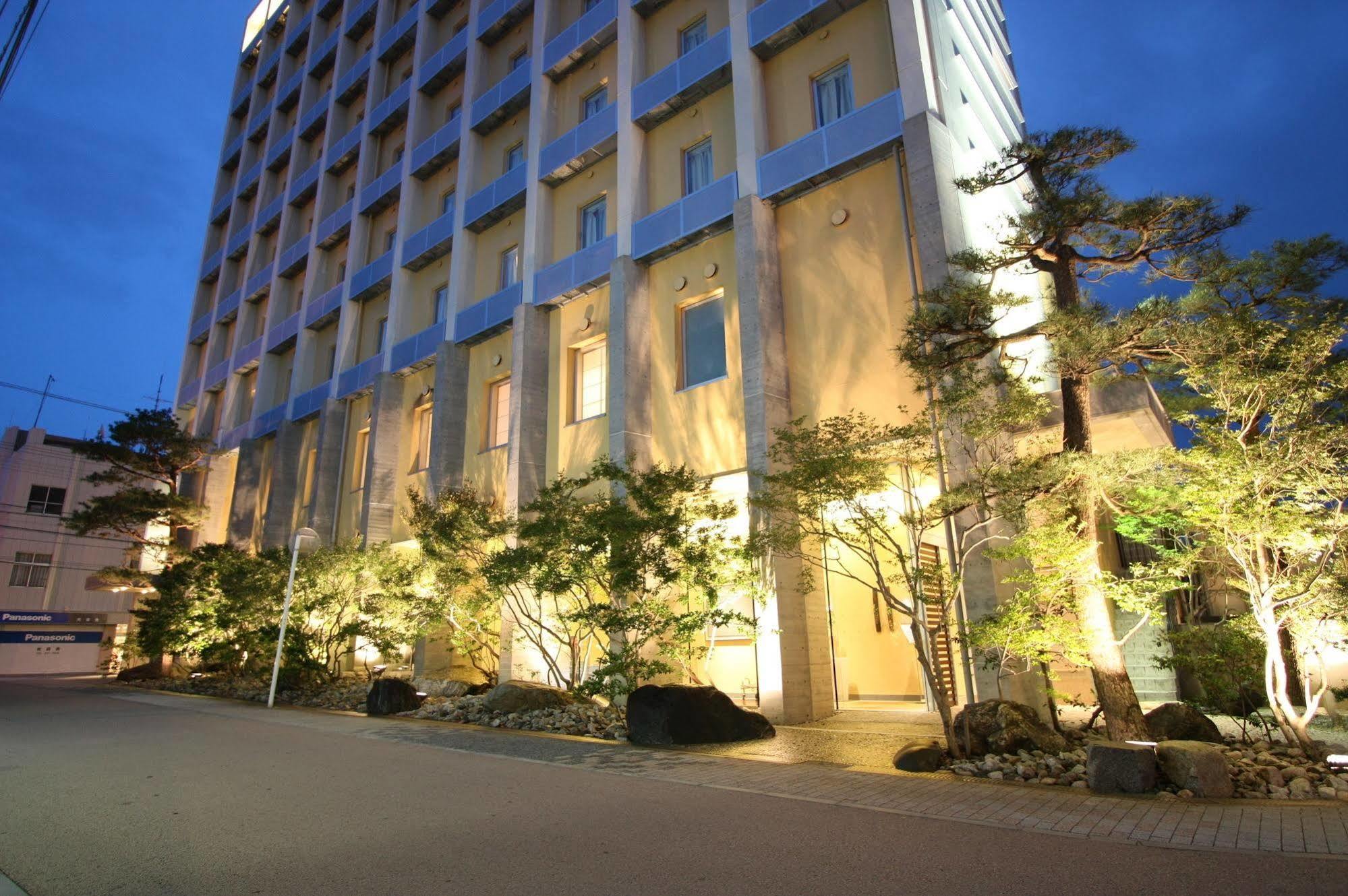 鱼津门通站前酒店 鱼津